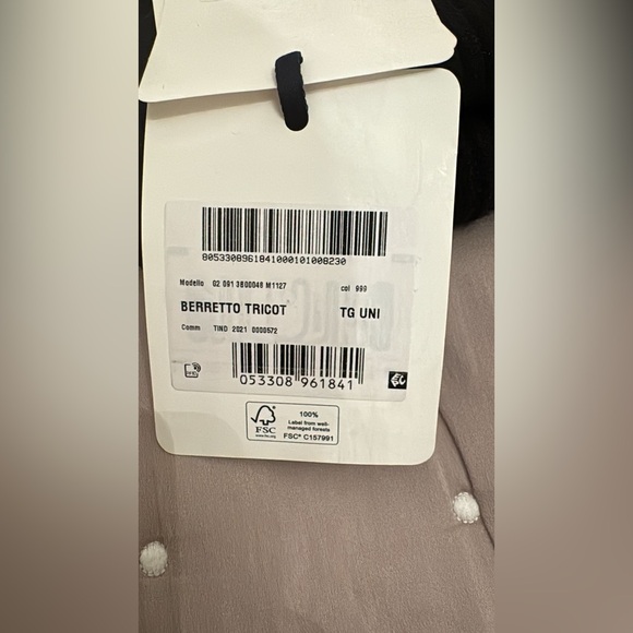 Moncler beanie NWT - Picture 4 of 4